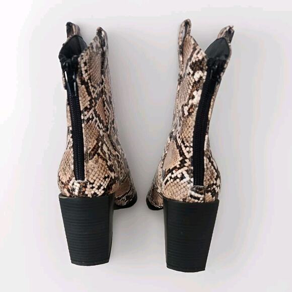Wild Diva Pointy Toe Chunky Heels Ankle Boots Snake skin Size 8.5 Pre-owned - Picture 4 of 8